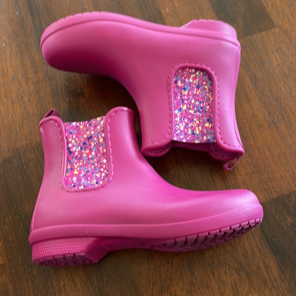 Crocs Chelsea boots (sz 6) - Picture 3 of 7